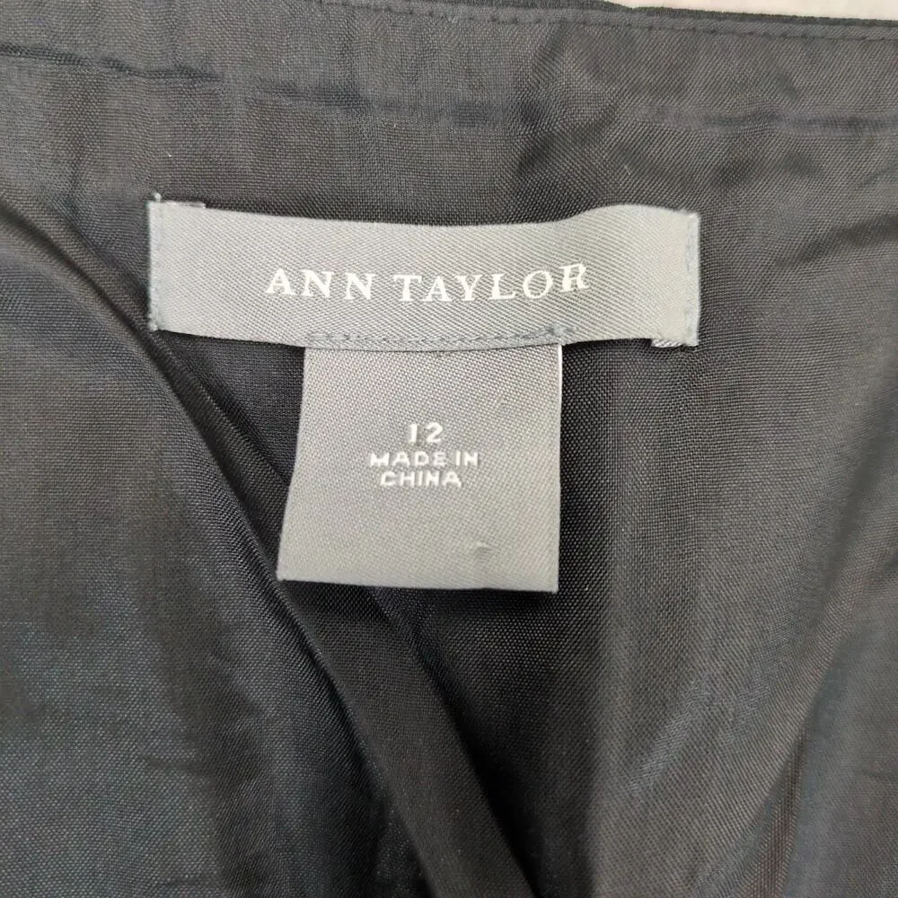 Ann Taylor Skirt, Black Knee Length Size 12 Pleated Classic Career Office‎